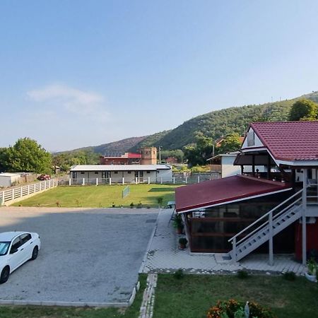 Bed and Breakfast Vila Legrand Bazias Екстер'єр фото